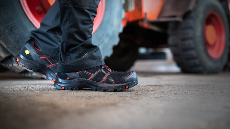 Laden Sie das Bild in Galerie -Viewer, Black Eagle Safety 40.1 Low/Black-Red