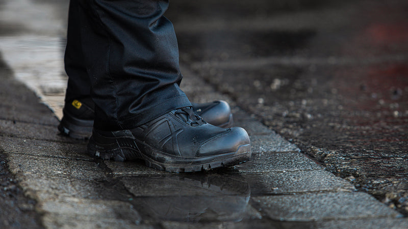 Laden Sie das Bild in Galerie -Viewer, Black Eagle Safety 50 Mid