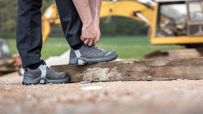 Laden Sie das Bild in Galerie -Viewer, Connexis Safety+ Gtx Low Grey-Silver