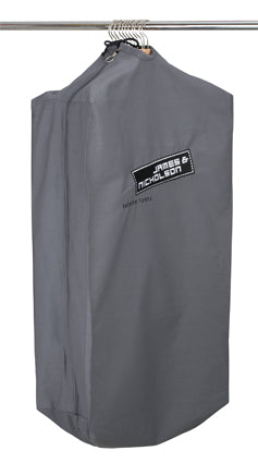 Laden Sie das Bild in Galerie -Viewer, Strapazierfähiger Kleidersack mit hochwertig gesticktem James & Nicholson-Logo - JN5630