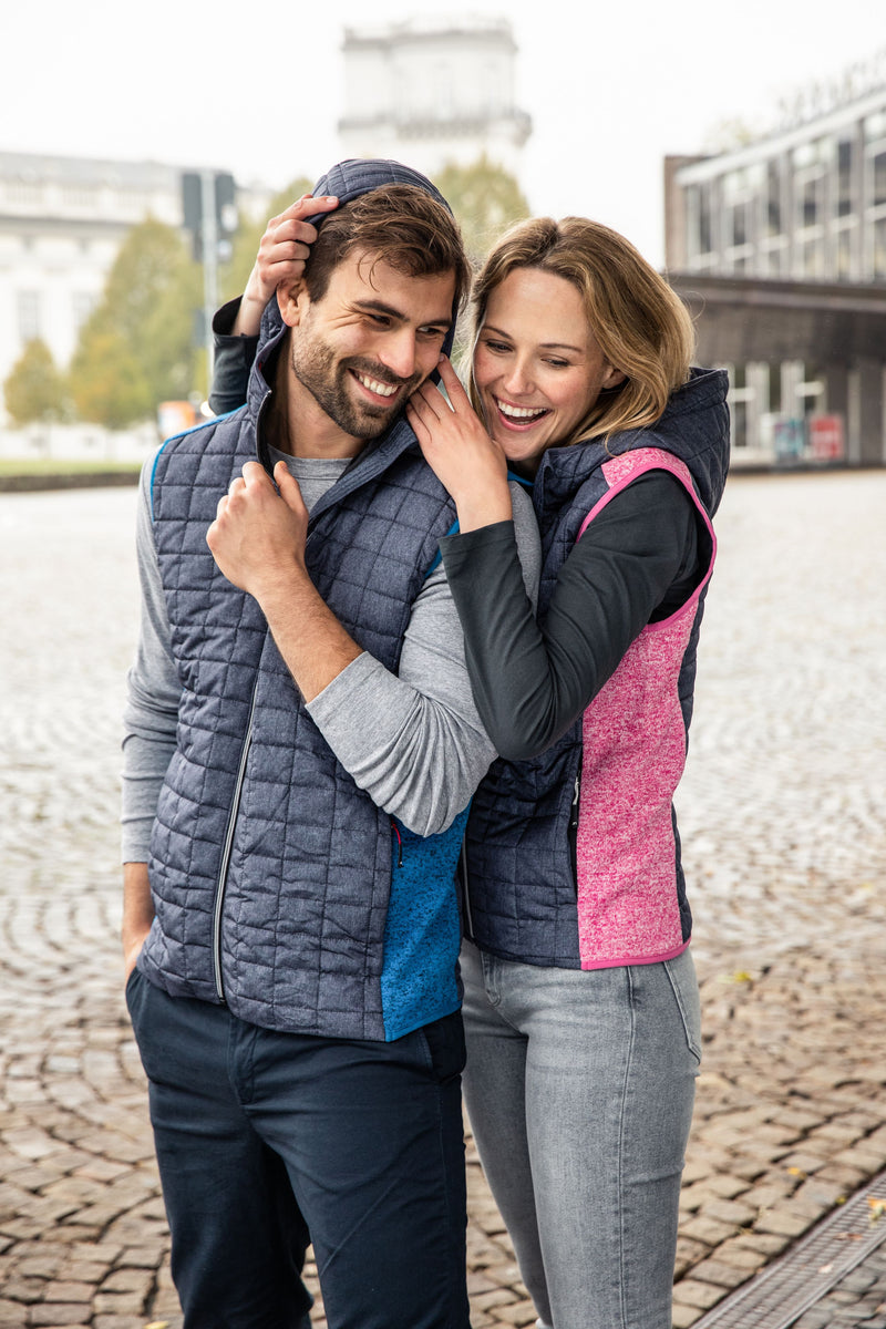 Laden Sie das Bild in Galerie -Viewer, Weste im stylischen Materialmix - JN767