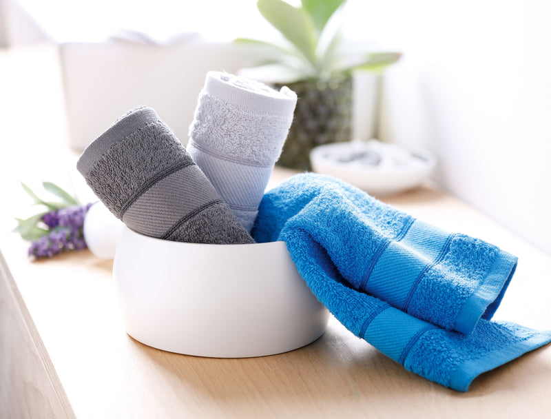 Laden Sie das Bild in Galerie -Viewer, Gästehandtuch im modischen Design - MB441