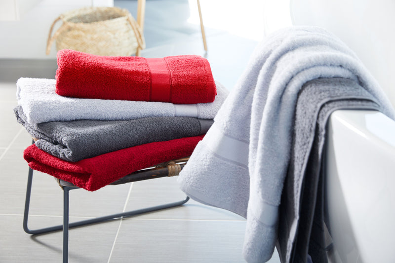 Laden Sie das Bild in Galerie -Viewer, Badetuch im modischen Design - MB443