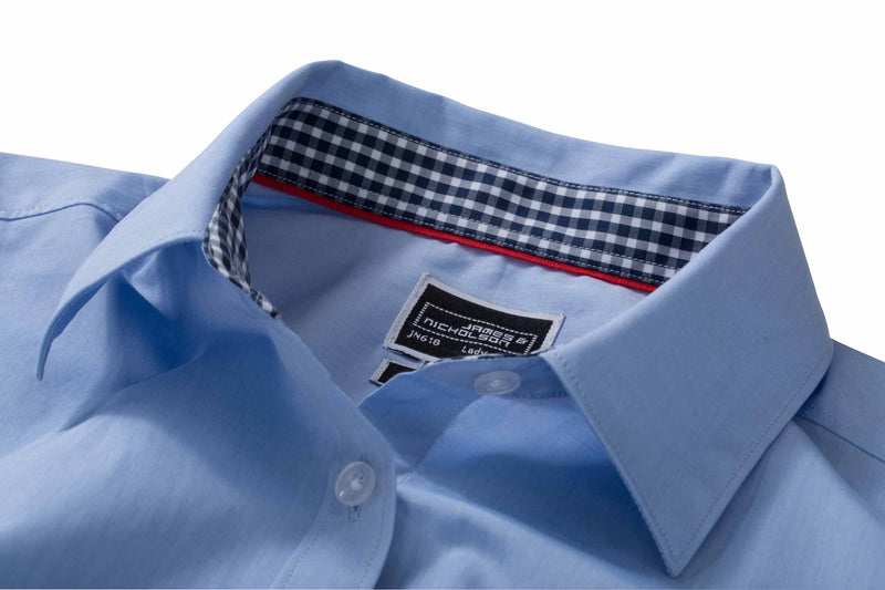 Laden Sie das Bild in Galerie -Viewer, Modisches Shirt mit Karo-Einsätzen an Kragen und Manschette - JN619