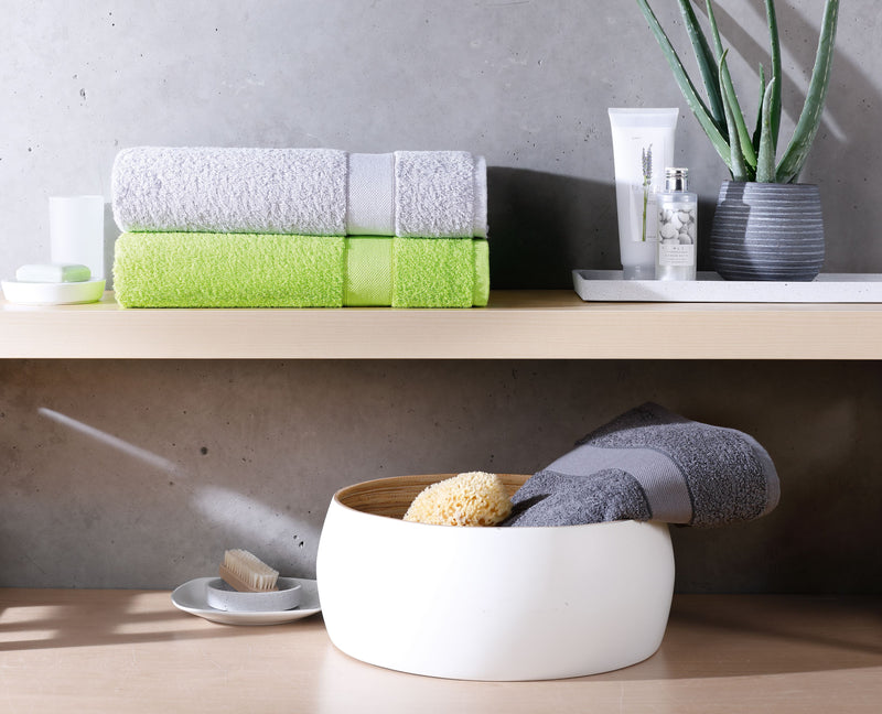 Laden Sie das Bild in Galerie -Viewer, Badetuch im modischen Design - MB445