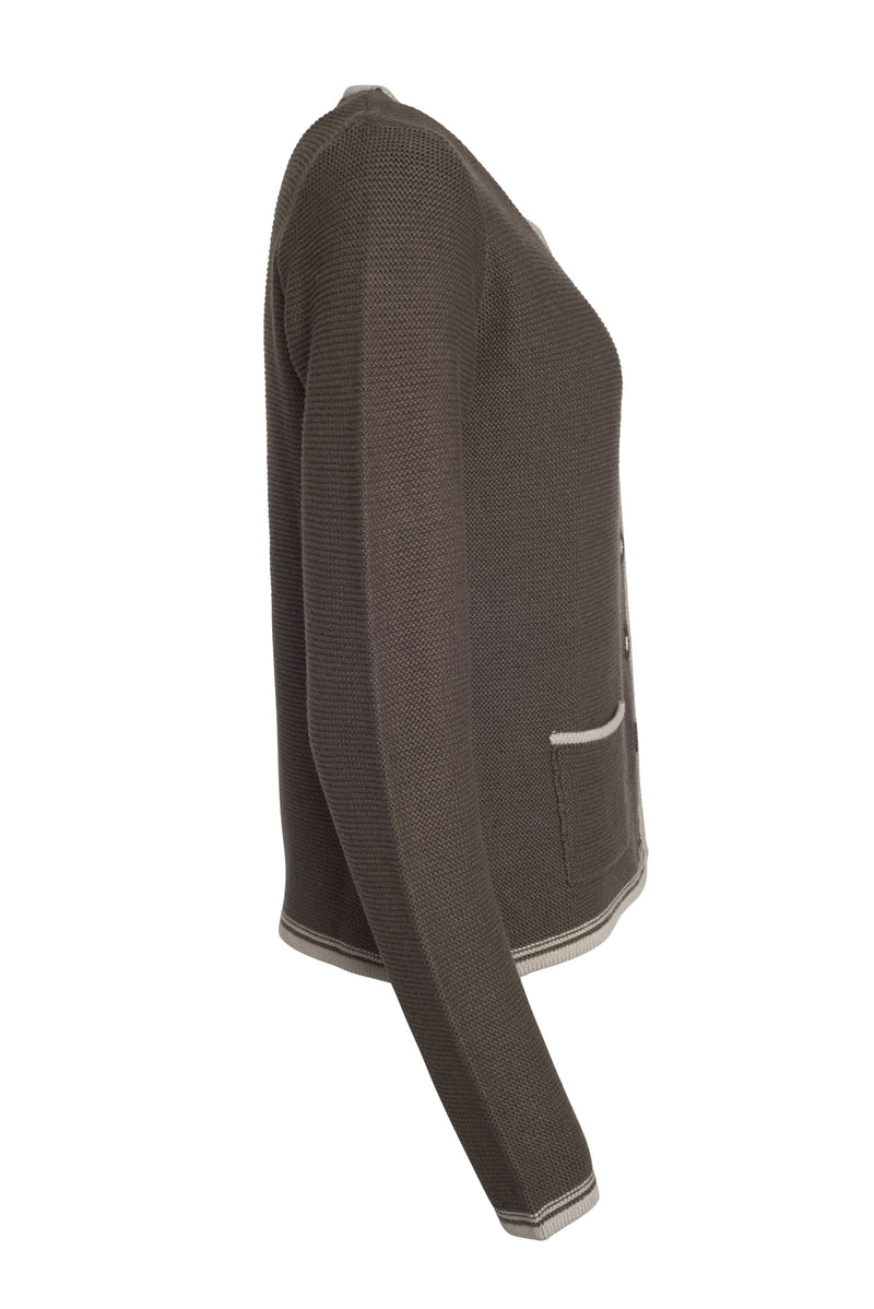 Laden Sie das Bild in Galerie -Viewer, Strickjacke im klassischen Trachtenlook - JN639