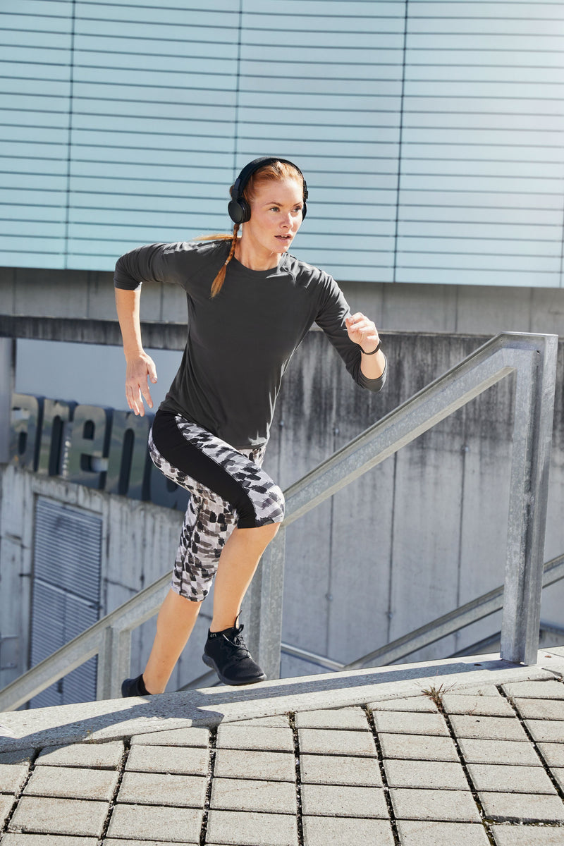 Laden Sie das Bild in Galerie -Viewer, Langarm Funktions-Shirt aus recyceltem Polyester für Sport und Fitness - JN521