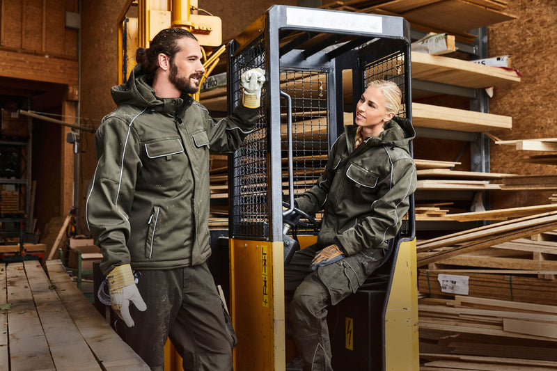 Laden Sie das Bild in Galerie -Viewer, Professionelle Softshelljacke mit warmem Innenfutter und hochwertigen Details im cleanen Look - JN886