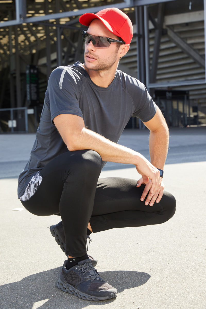 Laden Sie das Bild in Galerie -Viewer, Herren Funktions-Shirt aus recyceltem Polyester für Sport und Fitness - JN520