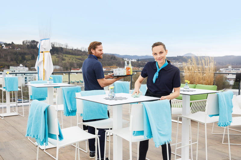 Laden Sie das Bild in Galerie -Viewer, Fleecedecke mit abgerundeten Fransen - JN957