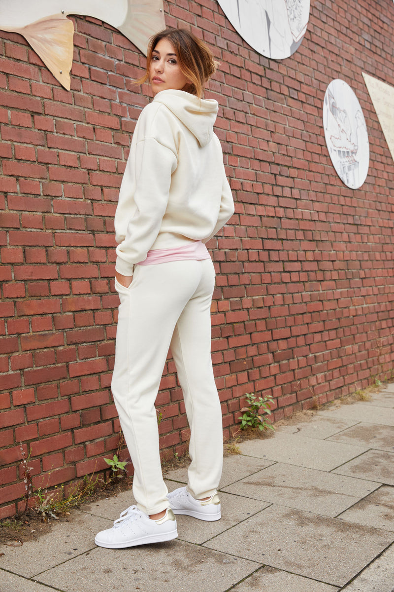 Laden Sie das Bild in Galerie -Viewer, Modische Sweat-Hose aus BIO-Baumwolle - 8035