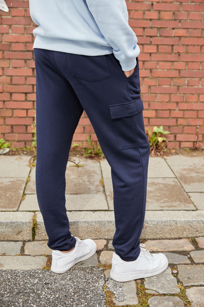 Laden Sie das Bild in Galerie -Viewer, Modische Sweat-Hose aus BIO-Baumwolle im Cargo-Style - 8036