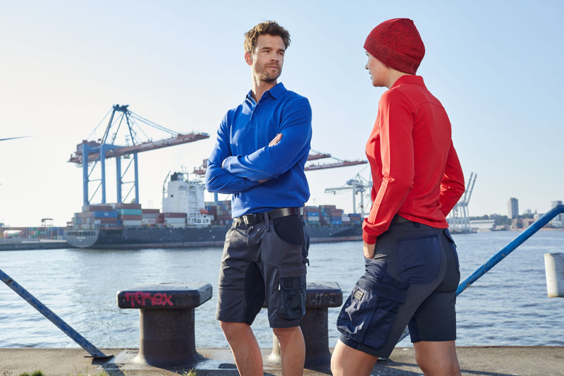 Laden Sie das Bild in Galerie -Viewer, Kurze Arbeitshose in schmaler Schnittführung mit elastischen Einsätzen und funktionellen Details - JN1811