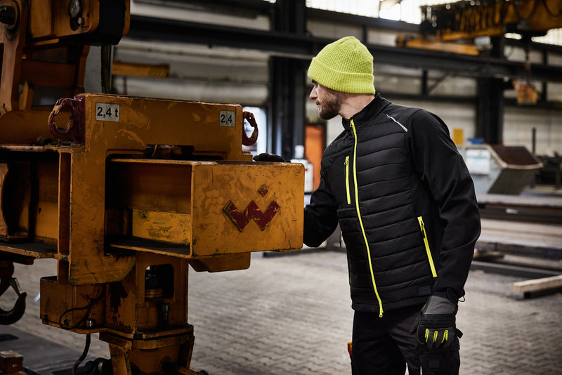 Laden Sie das Bild in Galerie -Viewer, Softshelljacke im attraktiven Materialmix - JN1820