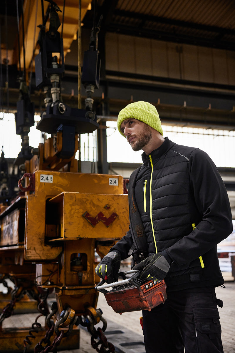 Laden Sie das Bild in Galerie -Viewer, Softshelljacke im attraktiven Materialmix - JN1820