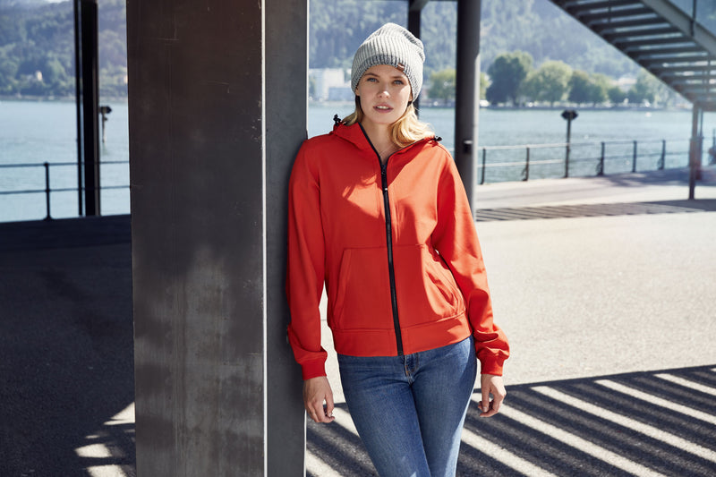 Laden Sie das Bild in Galerie -Viewer, Softshelljacke mit Kapuze im sportlichen Design - JN1145

