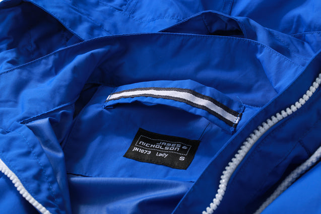 Laden Sie das Bild in Galerie -Viewer, Junge funktionale Wetterjacke - Damen - JN1073
