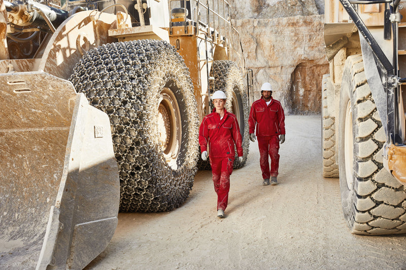 Laden Sie das Bild in Galerie -Viewer, Professionelle Softshelljacke im cleanen Look mit hochwertigen Details - JN884
