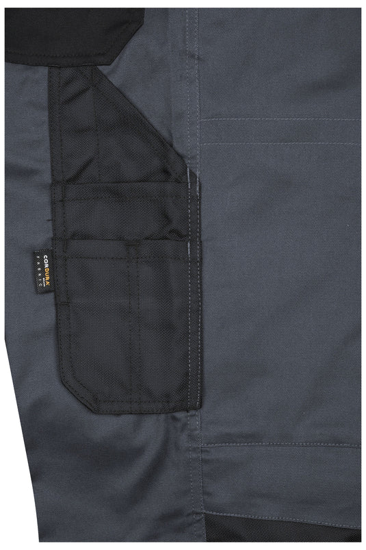 Spezialisierte Latzhose mit funktionellen Details und flexibel einstellbarem, elastischen Bund - JN1833