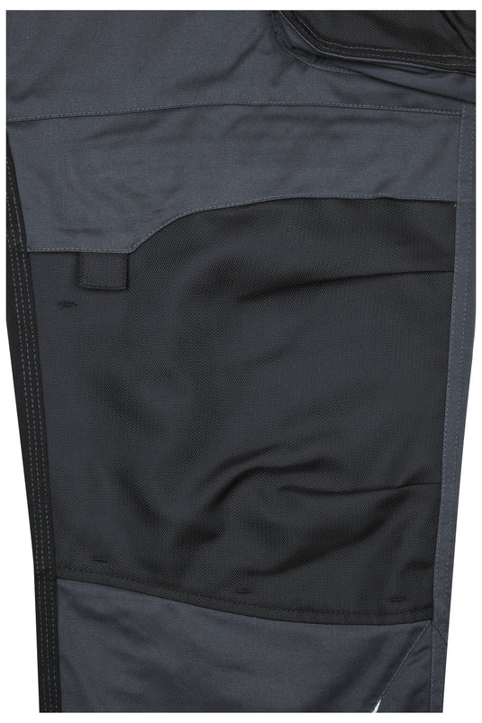 Spezialisierte Latzhose mit funktionellen Details und flexibel einstellbarem, elastischen Bund - JN1833