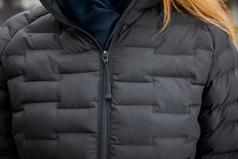 Laden Sie das Bild in Galerie -Viewer, Leichte, modische Steppjacke aus recyceltem Polyester - JN1161
