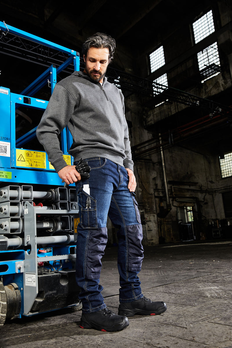 Laden Sie das Bild in Galerie -Viewer, Jeans-Hose in gerader Schnittführung mit vielen Details - JN875
