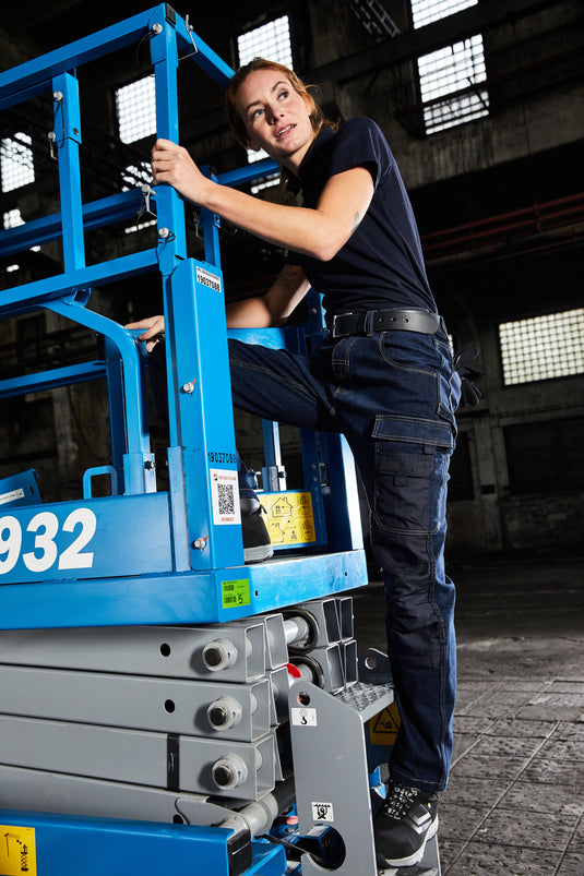 Jeans-Hose in gerader Schnittführung mit vielen Details - JN875